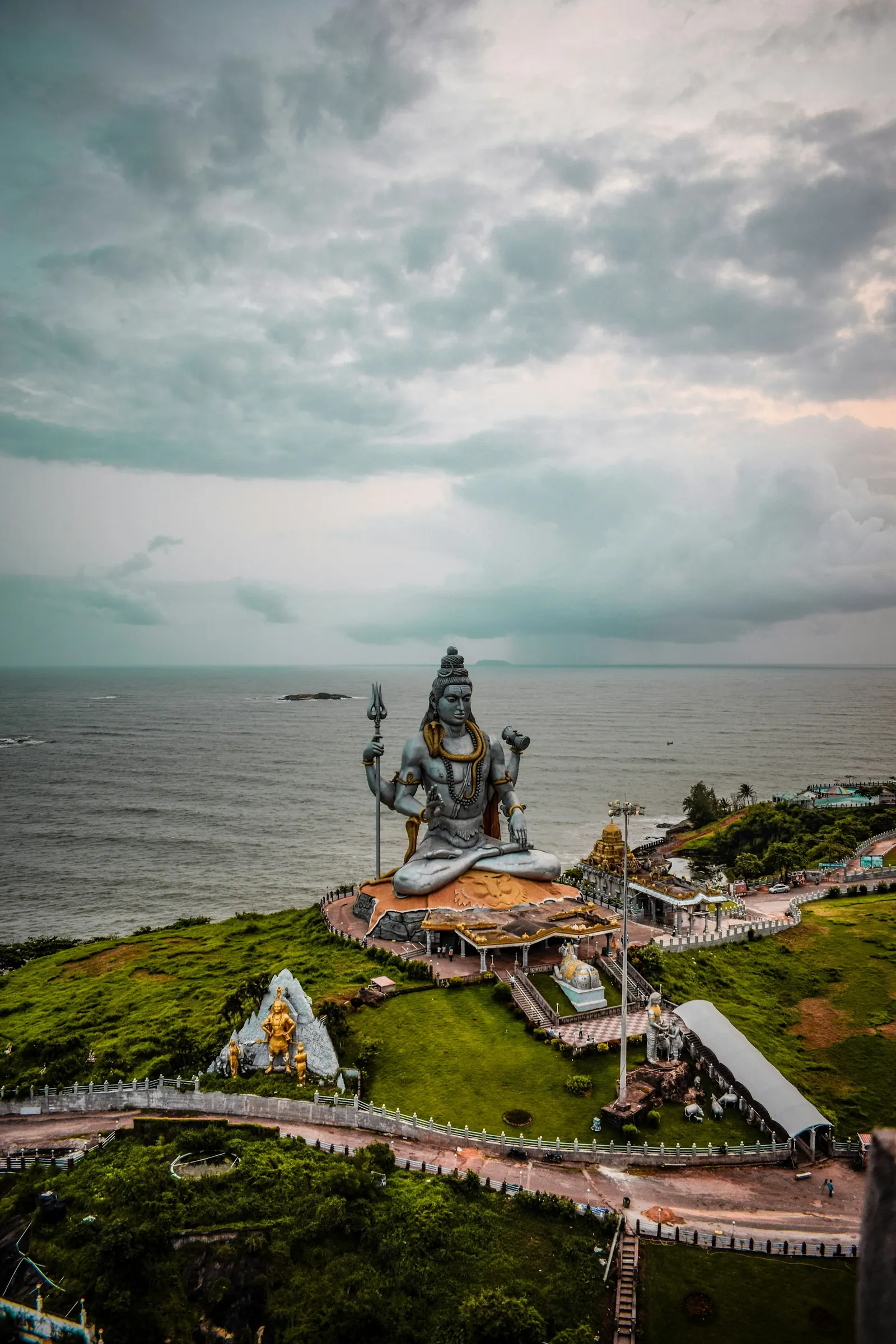 Shiva statue overlooking the sea at Murudeshwar